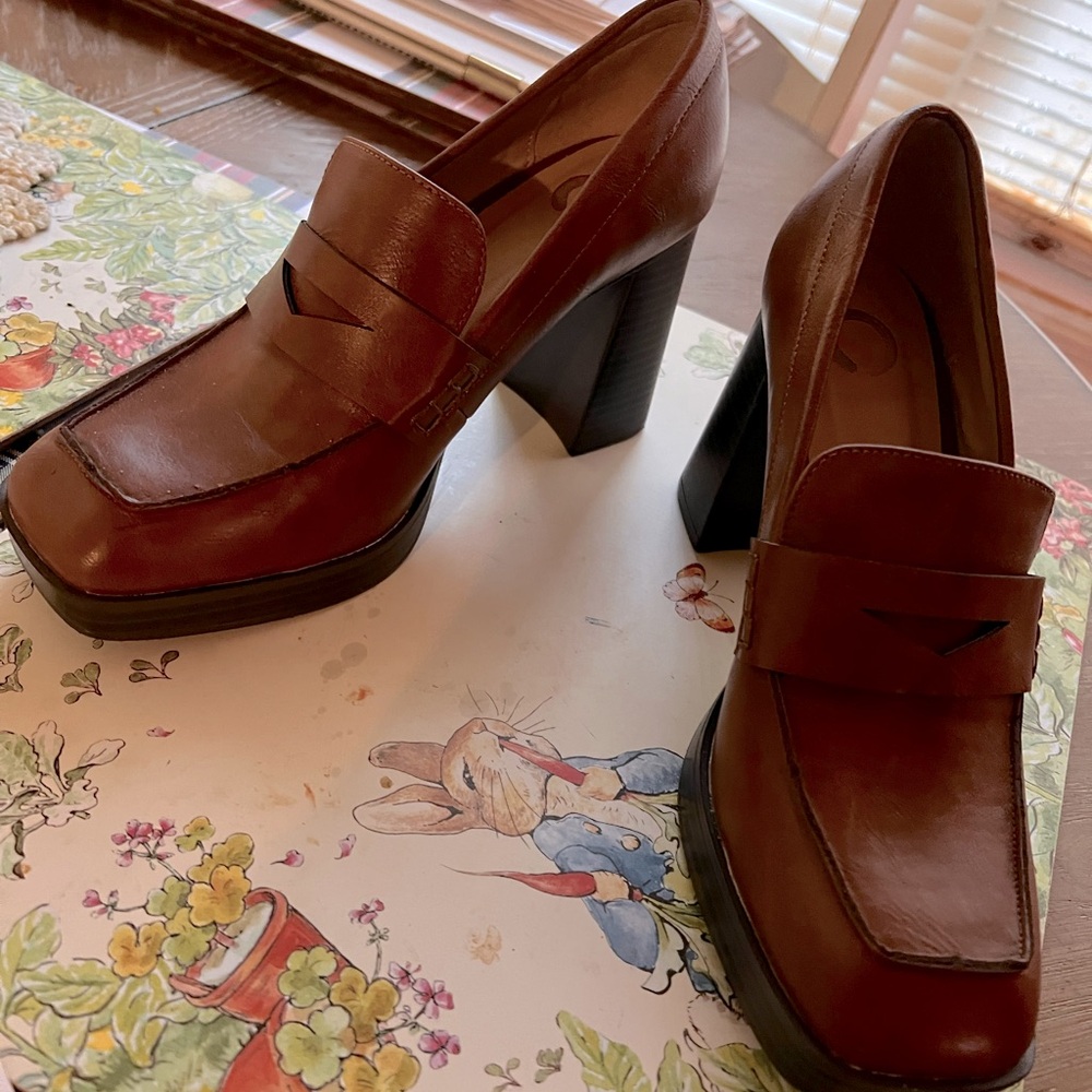 Tan loafers chunky heel sz 8.5
